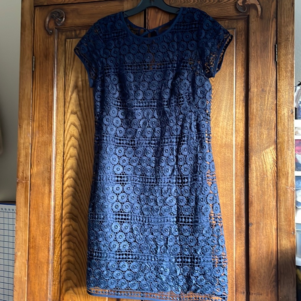 Ann Taylor - NWT - Elegant Navy Eyelet capped sheath Sleeve dress w/tie on back